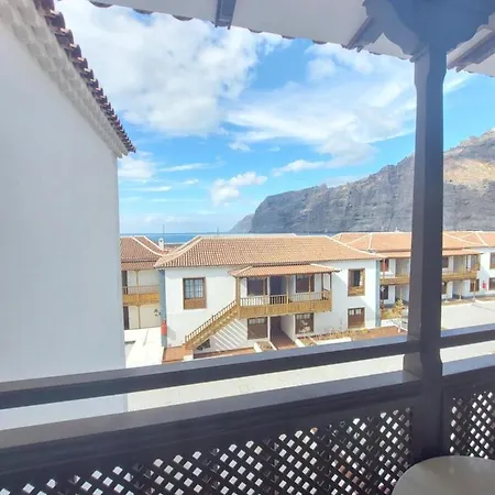Poblado Marinero, Gigantes 1 Tatil Evi