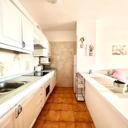 Tatil Evi Poblado Marinero, Gigantes 1